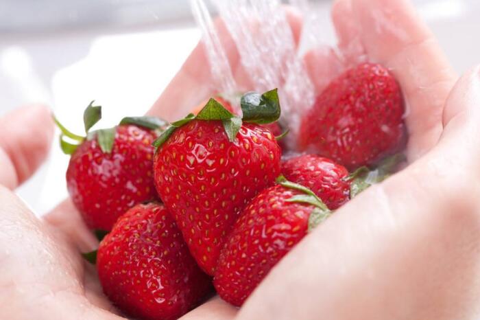 草莓可以用小苏打洗吗？三种科学清洗草莓的方法推荐