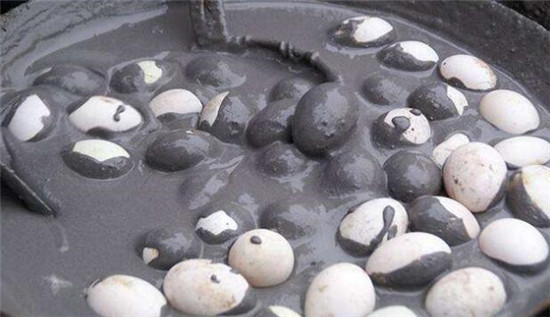 土方法自制皮蛋的方法窍门，土方法自制水晶皮蛋的方法