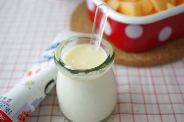 骆驼酸奶一天喝多少量，骆驼奶和骆驼酸奶有什么用途
