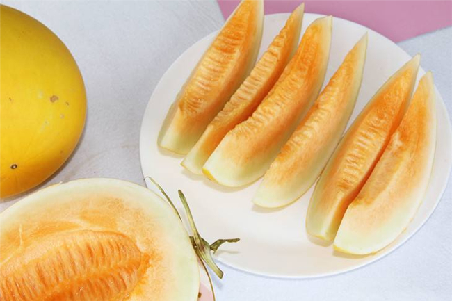 哈密瓜是什么和什么的杂交品种，什么品种的哈密瓜最好吃最甜