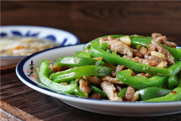 青椒炒肉丝隔夜能吃吗，里脊肉和青椒怎么炒才好吃