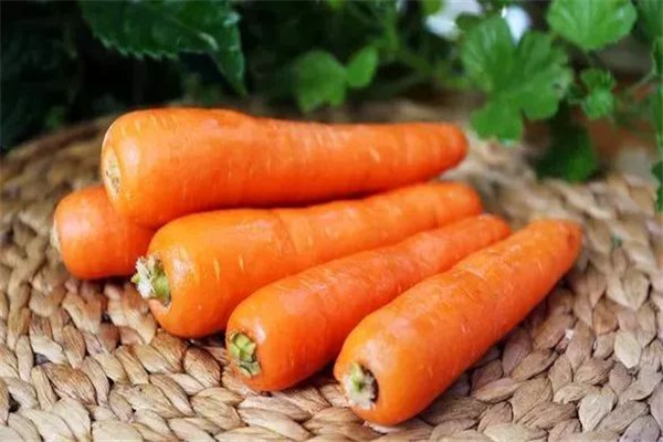 怎么腌胡萝卜好吃又脆，农家腌胡萝卜咸菜的方法