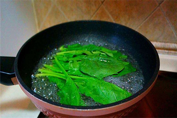 菠菜怎么煮出来又嫩又好吃，菠菜可以直接涮锅吗