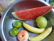 西瓜为大王，香蕉排边靠的水果拼盘
