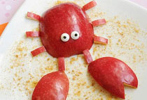 苹果小螃蟹怎么做，将苹果切成小螃蟹的水果拼