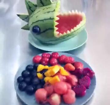 创意水果拼盘做法步骤，漂亮的恐龙水果拼盘