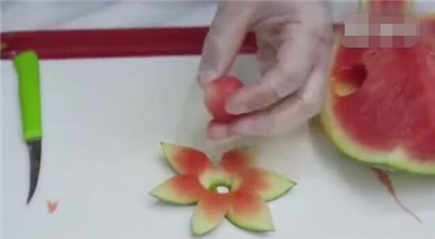 花式水果拼盘做法步骤 制作花式水果拼盘（图文