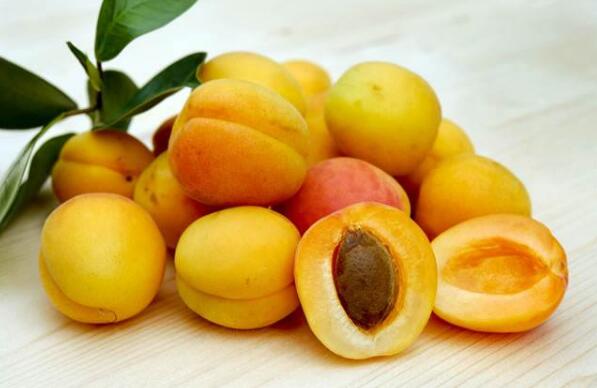 黄桃跟杏子有什么区别 黄桃的功效与作用