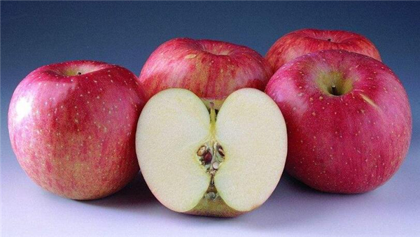 晚上吃苹果好吗 晚上什么时候吃苹果最好