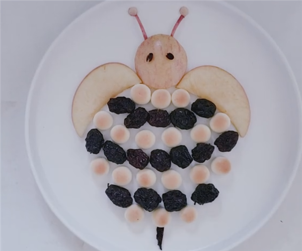 小蜜蜂水果拼盘图片 超级简单的水果拼盘制作