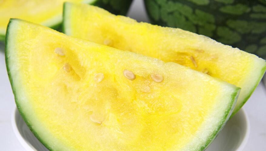 黄瓤西瓜图片大全，高颜值的小皇冠西瓜图片