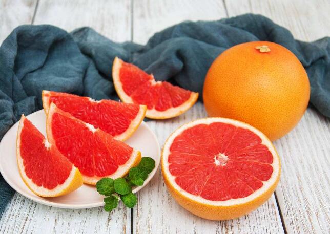 葡萄柚和柚子哪个更营养 吃葡萄柚要注意什么