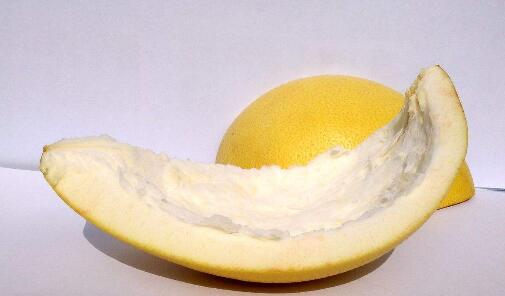 柚子皮煮水的功效 柚子皮煮水孕妇能喝吗