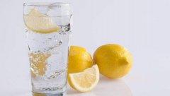 柠檬水什么时候喝最好 柠檬水的饭前15分钟喝