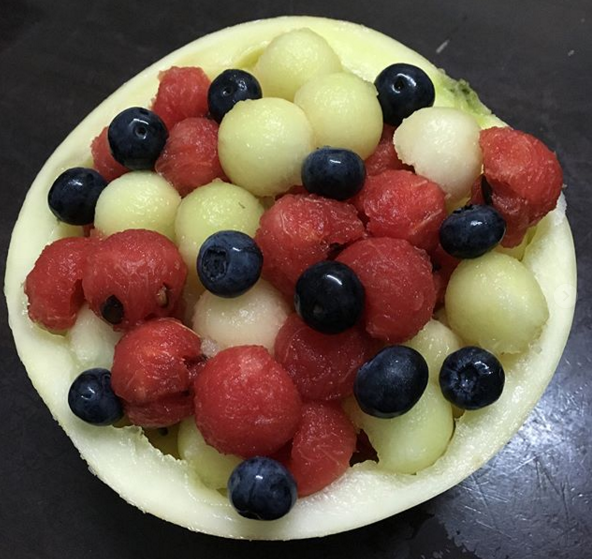 用1~3种水果做水果拼盘，能够快速制成的创意水果拼盘