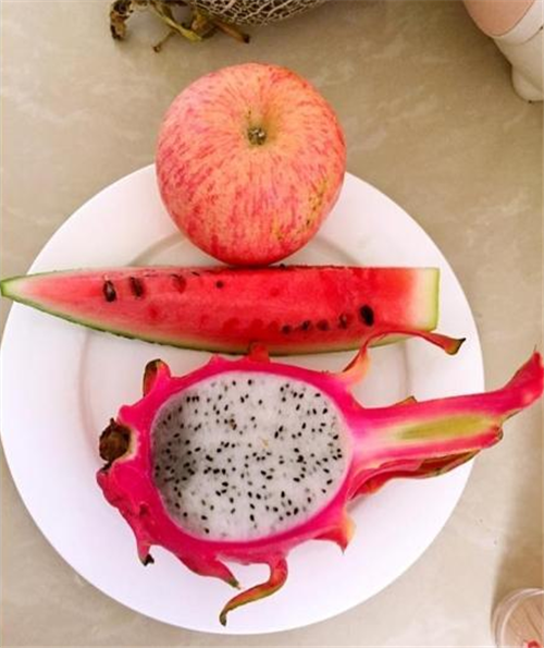 用1~3种水果做水果拼盘(图解) 用夏季三种水果做应季果盘