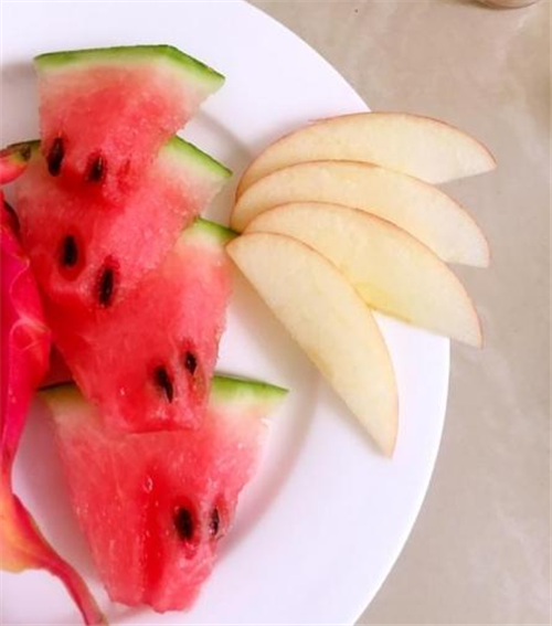 用1~3种水果做水果拼盘(图解) 用夏季三种水果做应季果盘