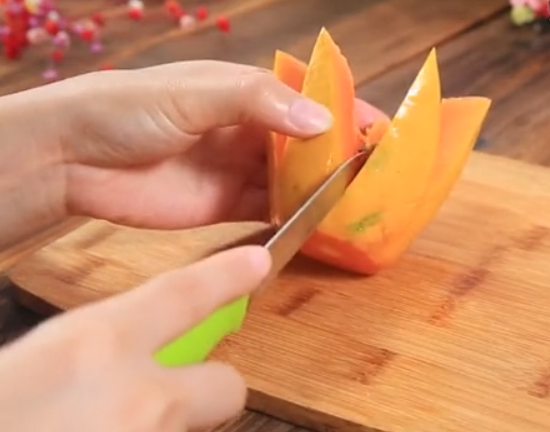 用3种水果制作简单水果拼盘 水果拼盘的做法(图解+视频)