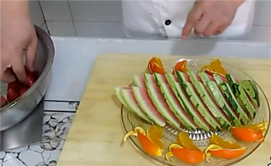简单的夏日西瓜水果拼盘做法 步骤解析快速学会水果拼盘制作