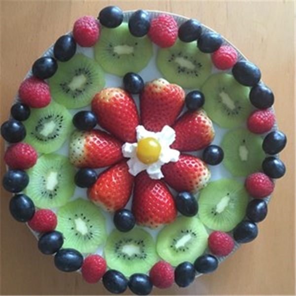 普通水果拼盘简单做法 超简单的水果拼盘蛋糕装饰