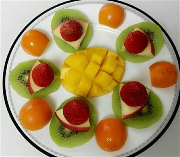 普通水果拼盘简单做法 超简单的水果拼盘蛋糕装饰