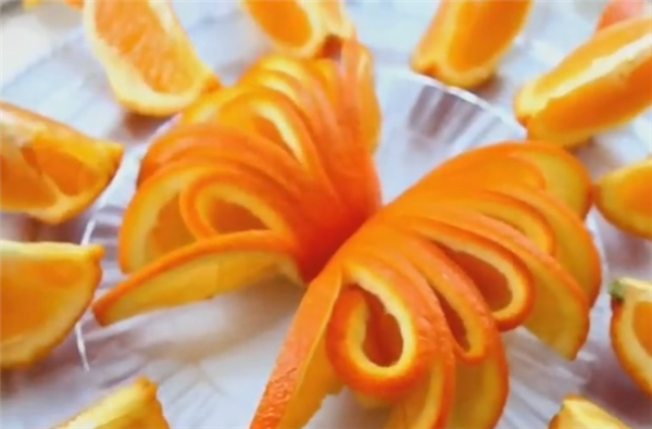 只用橙子制成创意水果拼盘 橙子也可以做出高大上的水果拼盘