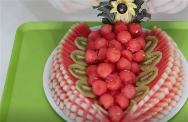 超简单的聚会水果拼盘制作 2种水果就能完成的水果拼盘(图解)