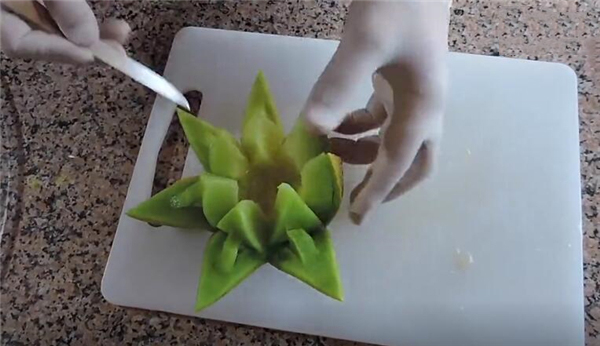 超级果花水果拼盘制作方法 招待客人就用这样的水果拼盘