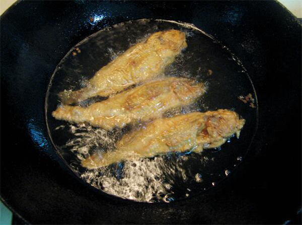 小黄鱼怎么做，快速油炸小黄鱼味美食鲜