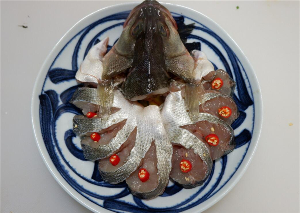 孔雀开屏鲈鱼的做法，简单也能做出艺术品菜肴