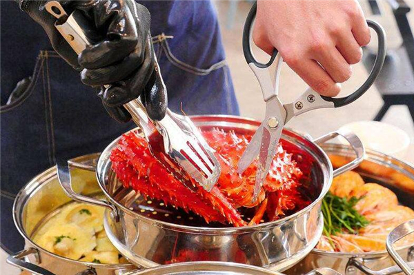 新鲜帝王蟹怎么做好吃，帝王蟹肉不适合红烧会缩水