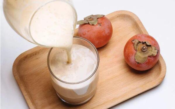 柿子能和牛奶一起吃吗，柿子和酸奶能一起吃吗