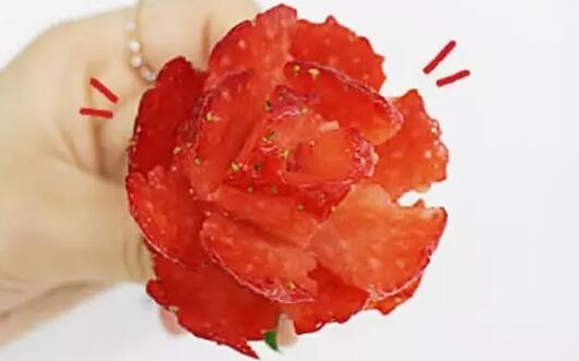 水果拼盘图片简单好看，浪漫草莓玫瑰花创意水果拼盘图片