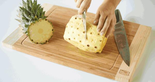 菠萝水果的正确吃法，与菠萝同一物种不同品种的凤梨“撕”着吃