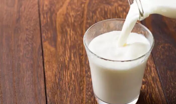 牛奶什么时候喝最好，过期的牛奶有什么用