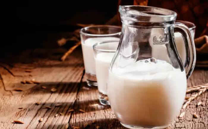 牛奶什么时候喝最好，过期的牛奶有什么用