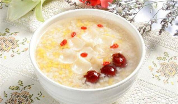 红枣小米粥不能吃人群，小米粥的功效与作用