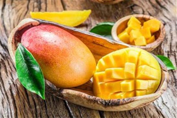 吃芒果晒太阳会怎么样，芒果吃多了皮肤会变黄吗