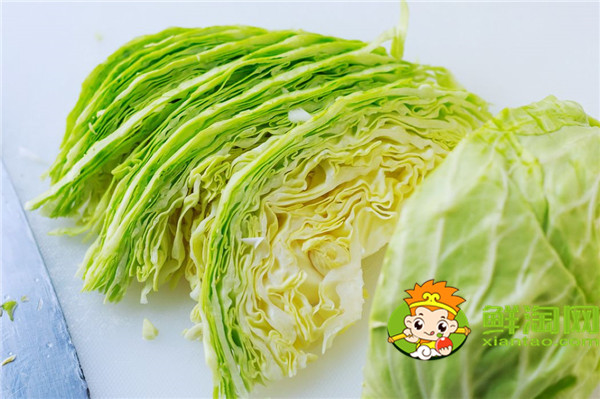 卷心菜做沙拉要焯水吗，日式卷心菜丝是生的吗