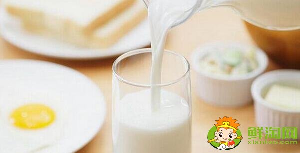 喝牛奶的最佳时间是早上还是晚上，喝牛奶的好处和坏处分别是什么