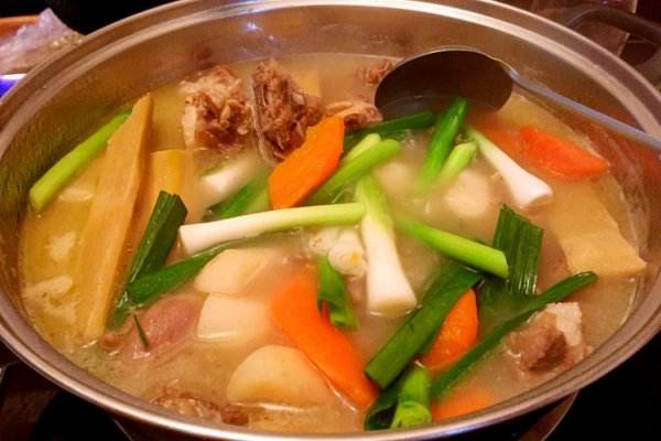 甘蔗与什么一起煲汤好，甘蔗和羊肉煲汤可以滋补暖身