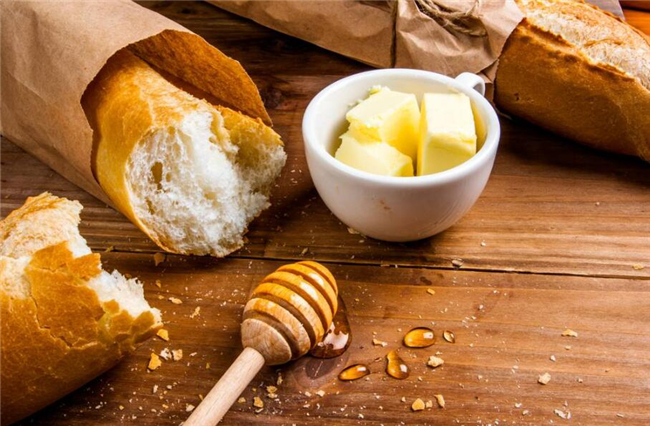 面包放黄油与不放区别，面包放黄油为什么这么香?