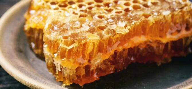 蜂巢蜜嚼后的渣渣能吃吗