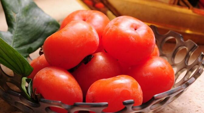 柿子怎么催熟又软又甜，柿子要怎么处理才能吃