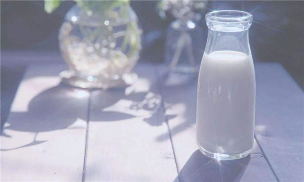 喝牛奶的最佳时间，喝牛奶记住4个最佳时间