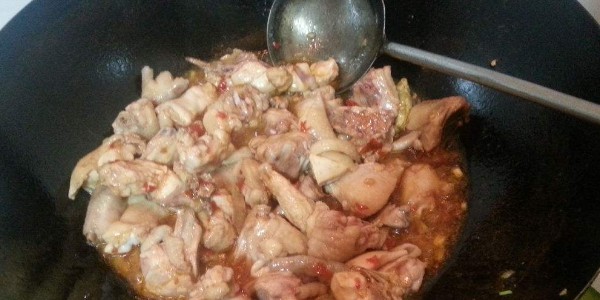 电饭锅鸡肉焖饭的做法
