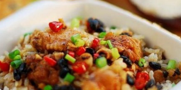 电饭锅鸡肉焖饭的做法