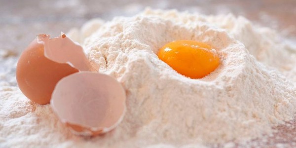 高筋面粉和面包粉有什么区别