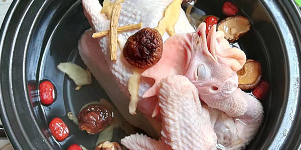 砂锅炖鸡需要多少时间