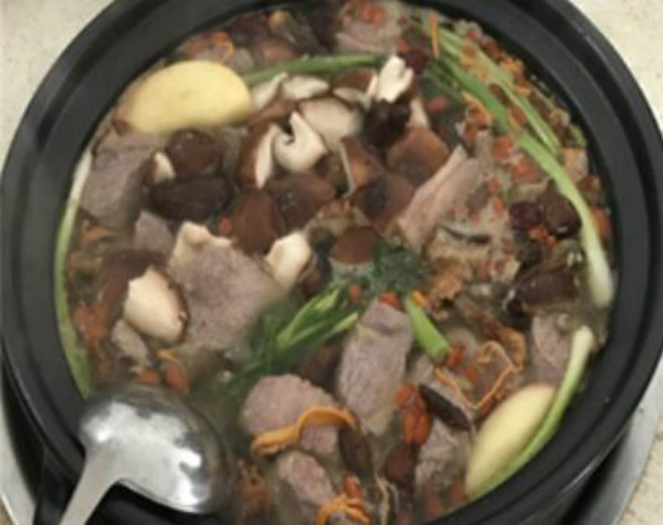 家常牛肉火锅的做法及配料，新鲜牛肉怎么做清汤火锅